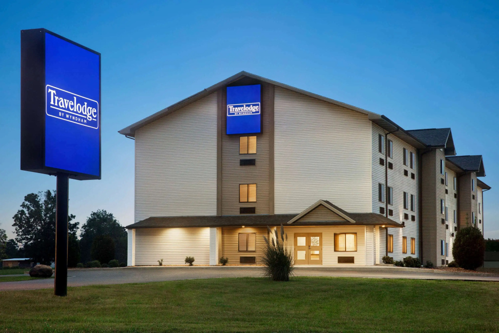 photo 1 of Travelodge by Wyndham Livonia