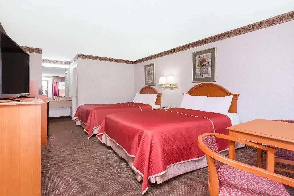 photo 1 of Travelodge By Wyndham Chattanooga Hamilton Place