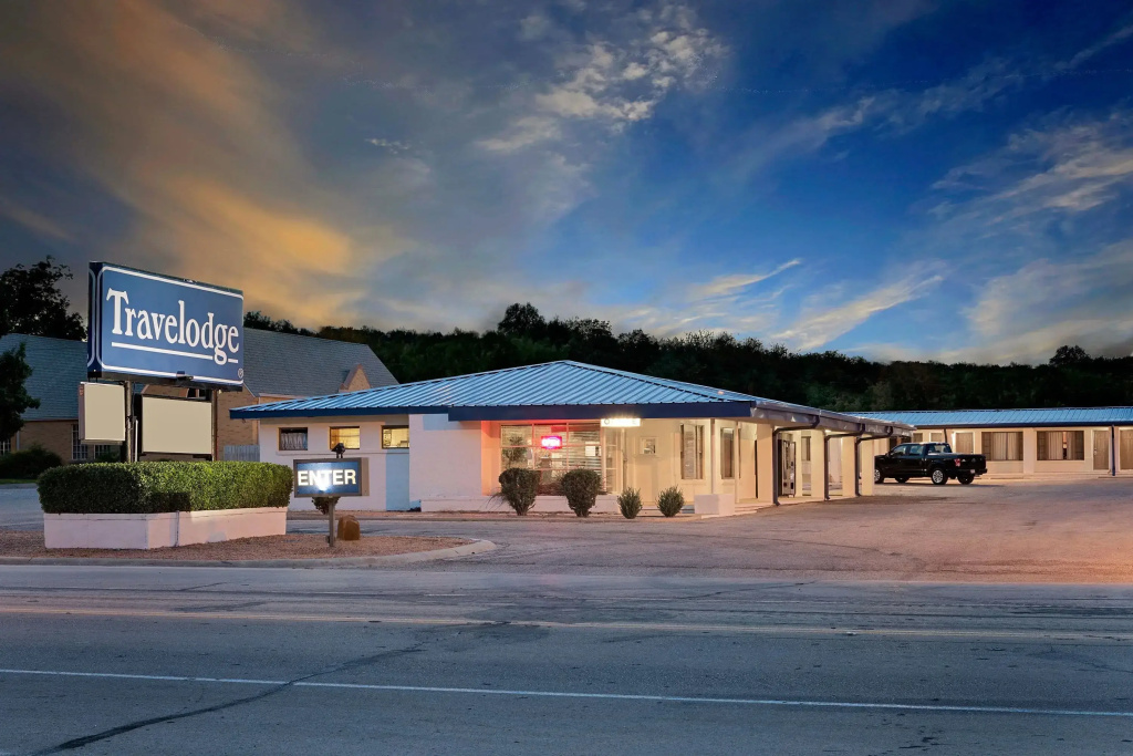 photo 1 of Travelodge Cleveland Lakewood
