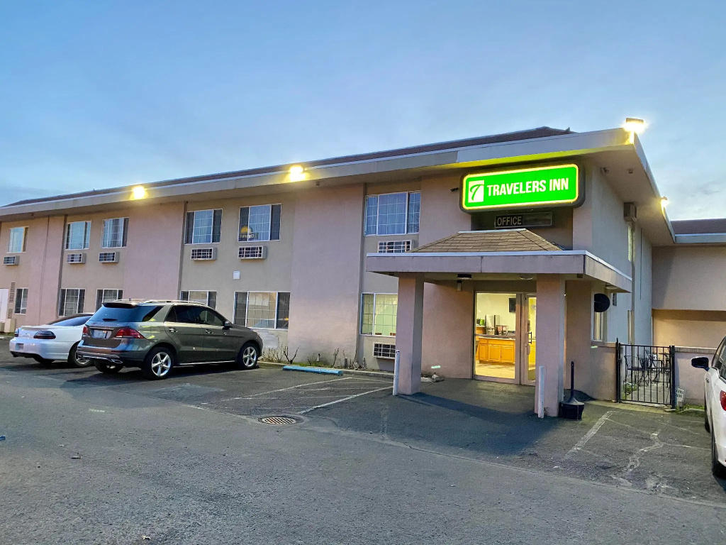 photo 1 of Travelers Inn Medford
