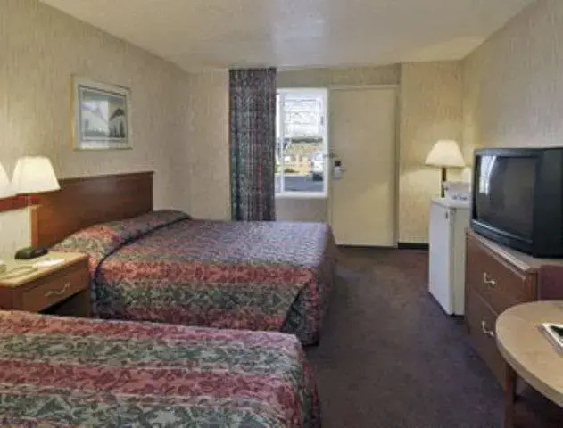 photo 1 of Travelodge Newport/Cincinnati Riverfront