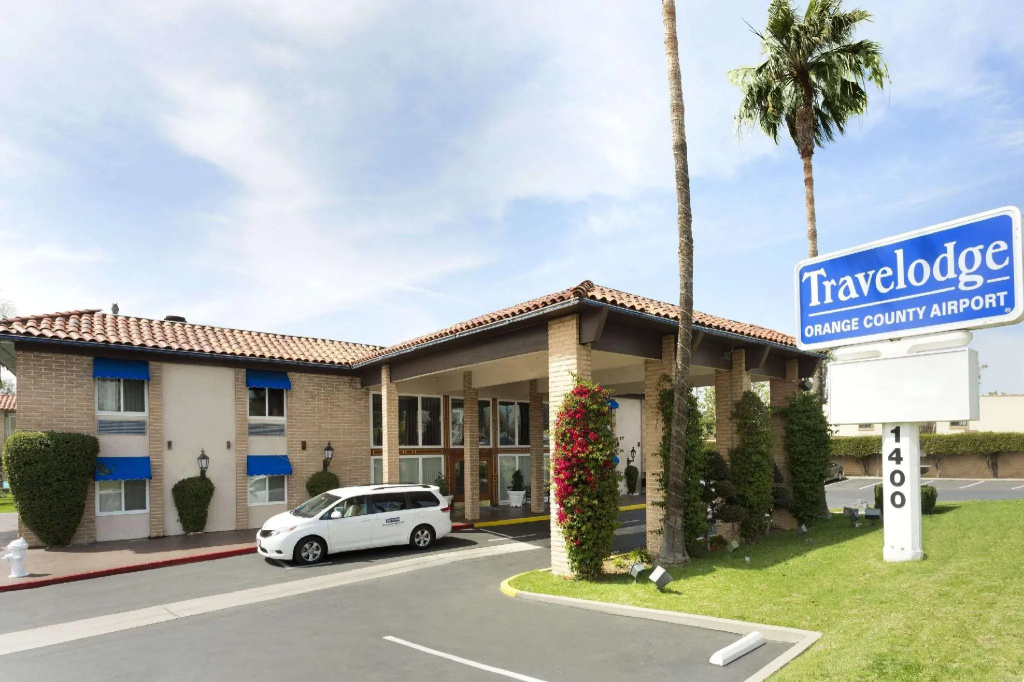 photo 1 of Travelodge by Wyndham Orange County Airport/ Costa Mesa