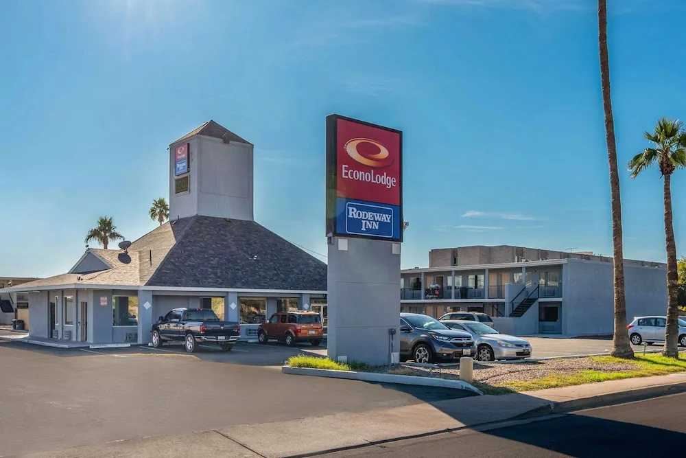 photo 1 of Travelodge Phoenix North (ex.DAYS INN PHOENIX METROCENTER)