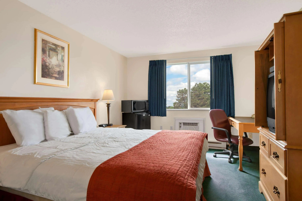 photo 1 of Travelodge Port of Tacoma WA