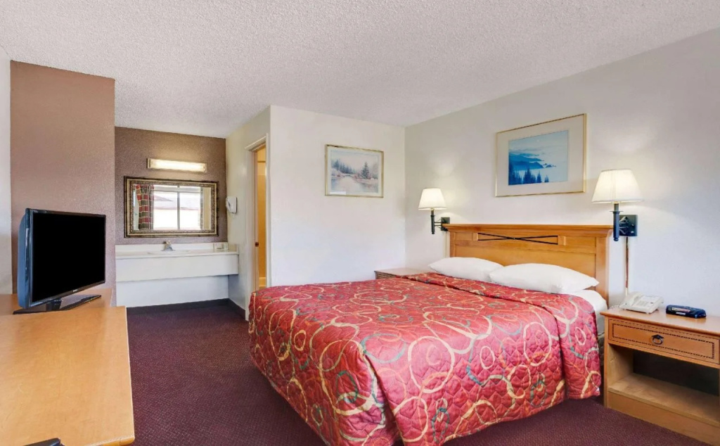photo 1 of Travelodge by Wyndham Sea-Tac Airport North