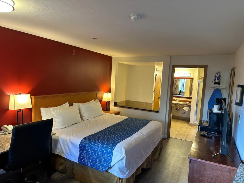photo 1 of Econo Lodge Edmonds North Seattle
