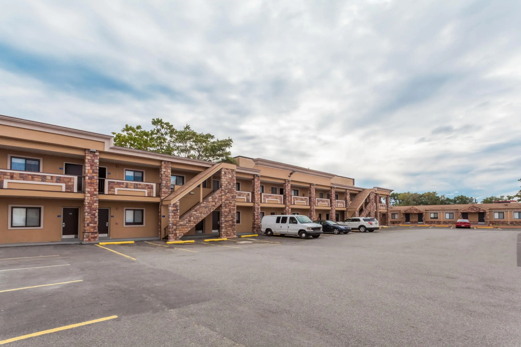 photo 1 of Travelodge by Wyndham South Hackensack