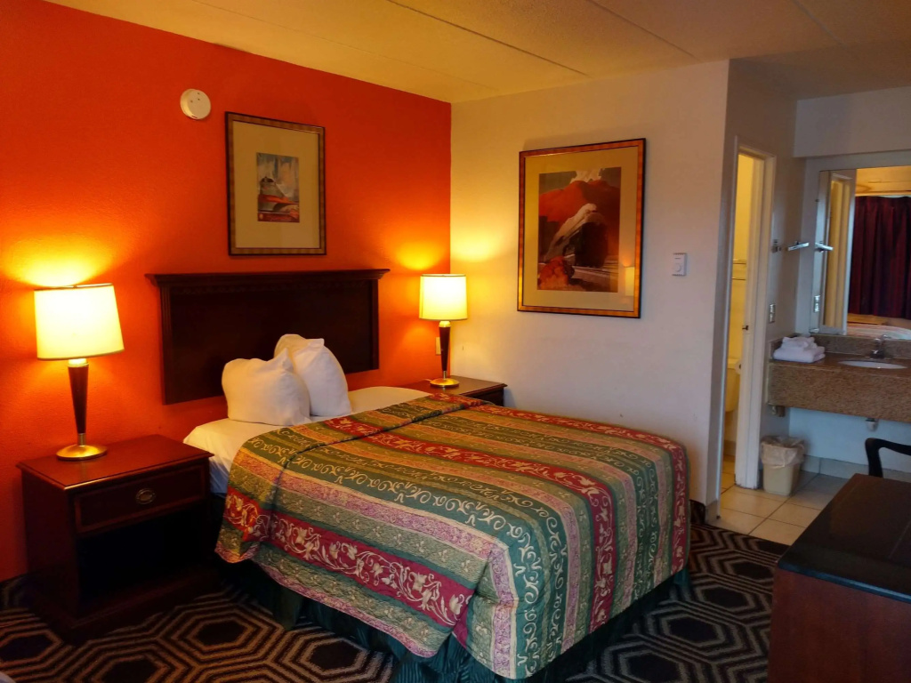 photo 1 of Travelodge by Wyndham Chicago - South Holland