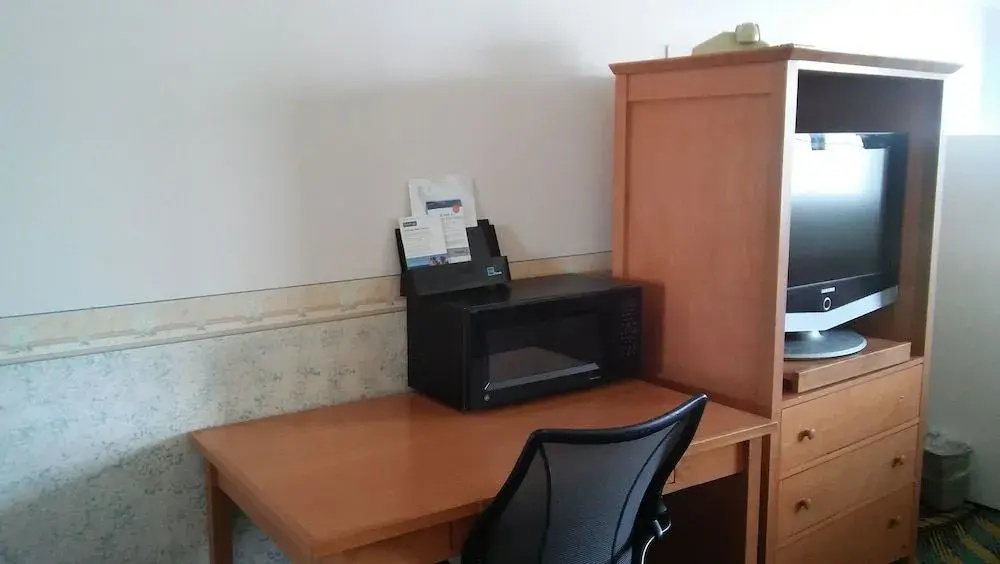 photo 1 of Budget Inn