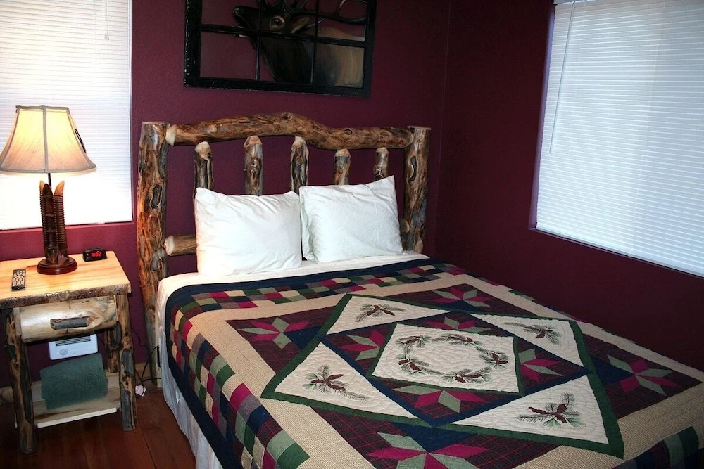 photo 1 of Triple R Cottages: 6 1 Bedroom Cabin
