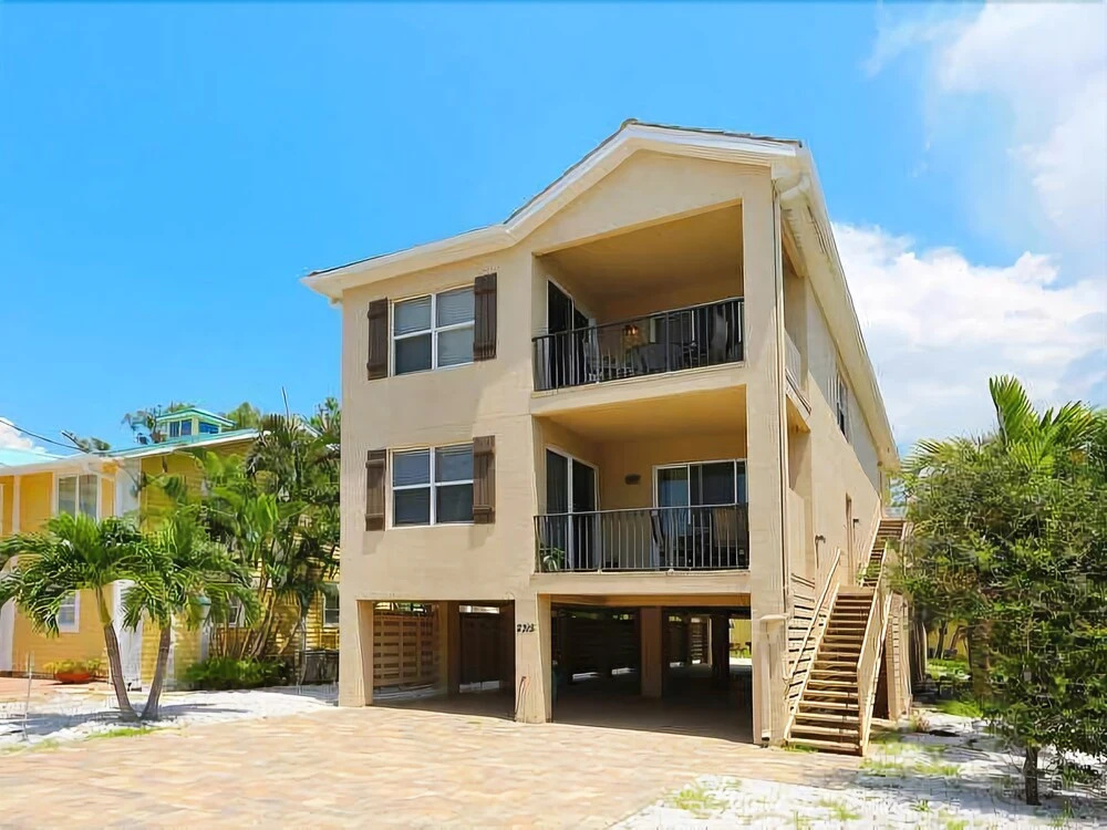 photo 1 of Tropical Daze Upper 3 Bedrooms 2 Bathrooms Home