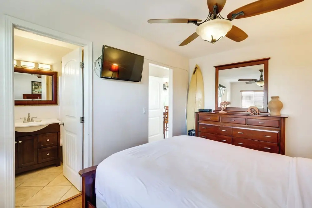 photo 1 of Tropical Oceanside Home w/ Deck, Walk to Beach