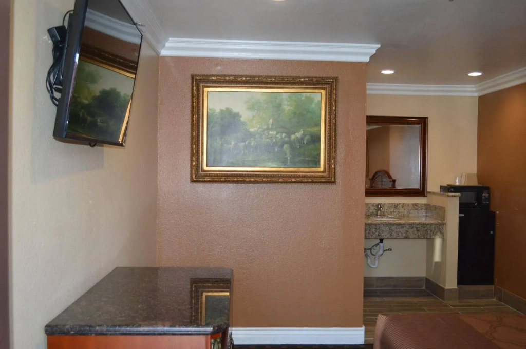photo 1 of Motel 6 Tustin, CA – Orange County