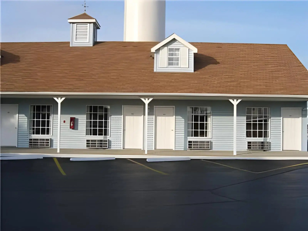 photo 1 of Twelve Oaks Inn
