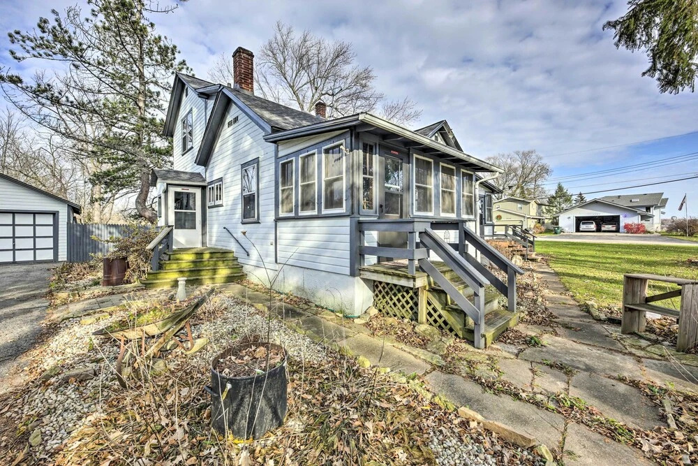 photo 1 of Twin Lakes Cottage: Walk to Elizabeth Lake!