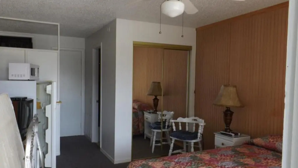 photo 1 of Twin Lakes Inn