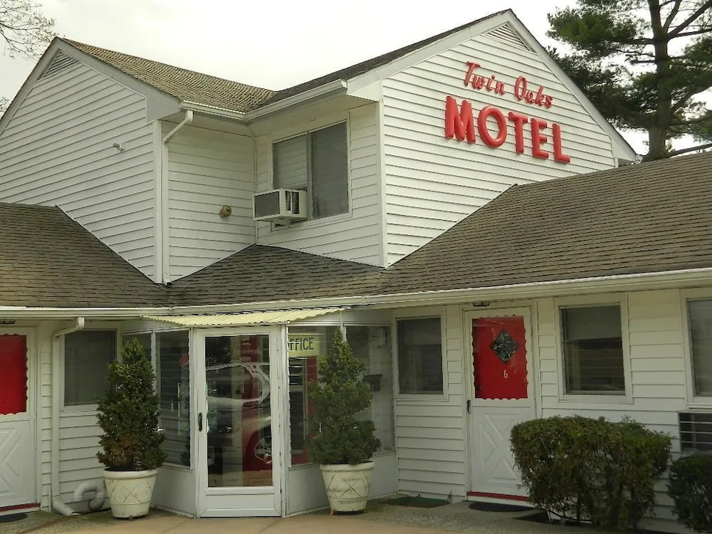 photo 1 of Twin Oaks Motel