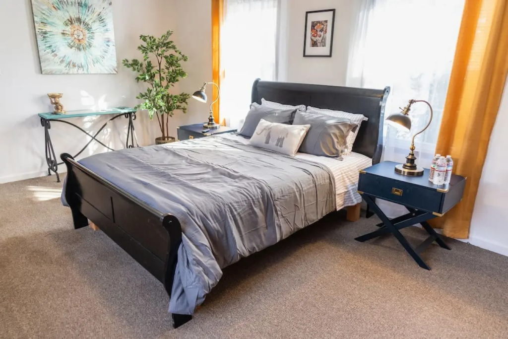 photo 1 of Updated Well-Appointed 3-Bedroom Home In Beautiful Burbank Neighborhood  (P49)