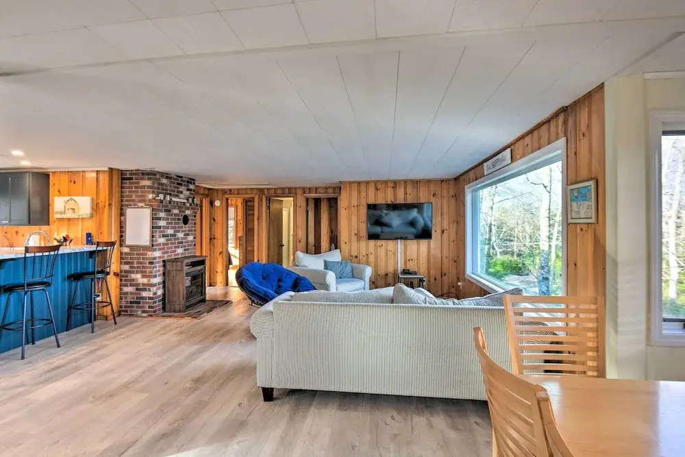 photo 1 of Updated Bristol Lakehouse w/ Kayaks & Beach Access