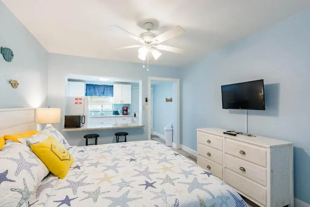 photo 1 of Upham Beach Inn