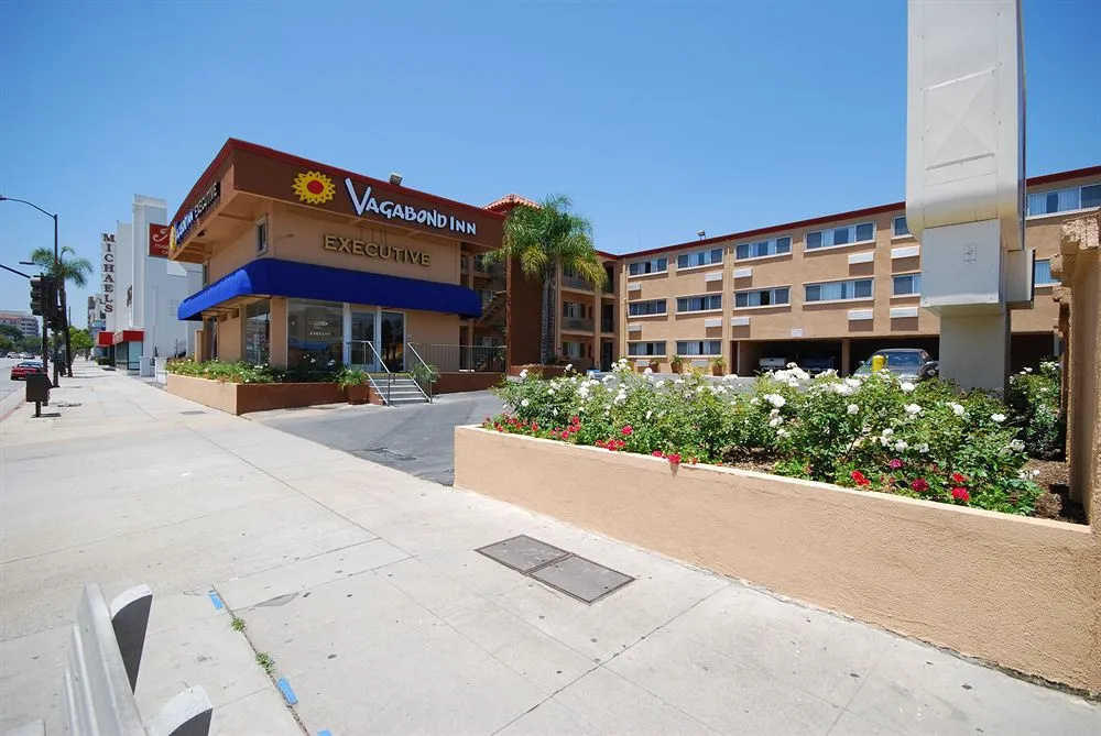 photo 1 of Pasadena Rose & Crown Hotel