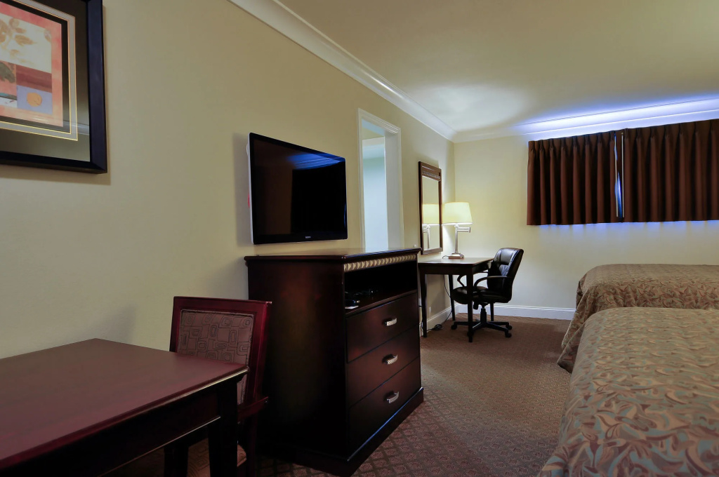 photo 1 of Vagabond Inn Whittier