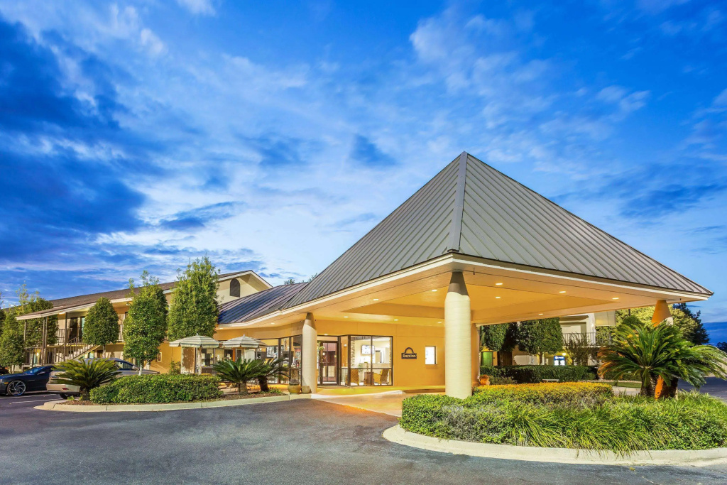 photo 1 of Days Inn by Wyndham Lake Park/Valdosta