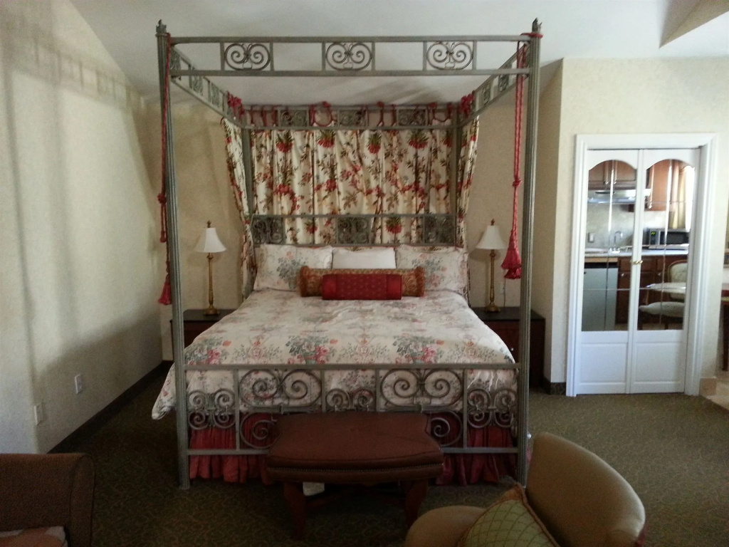 photo 1 of Vendange Carmel Inn & Suites