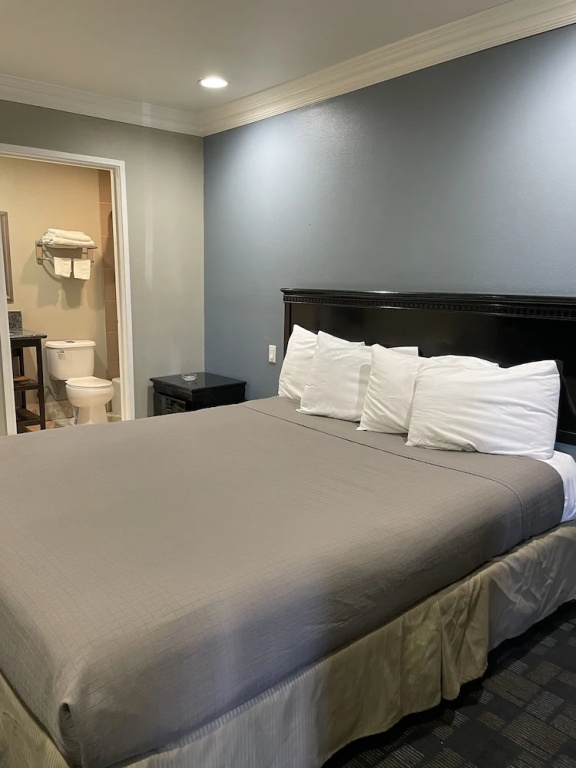 photo 1 of Villa Inn & Suites