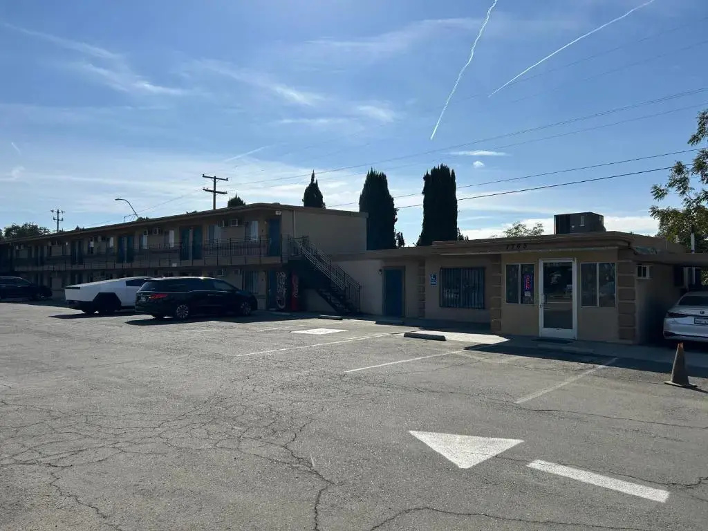 photo 1 of Motel 6 Selma, CA