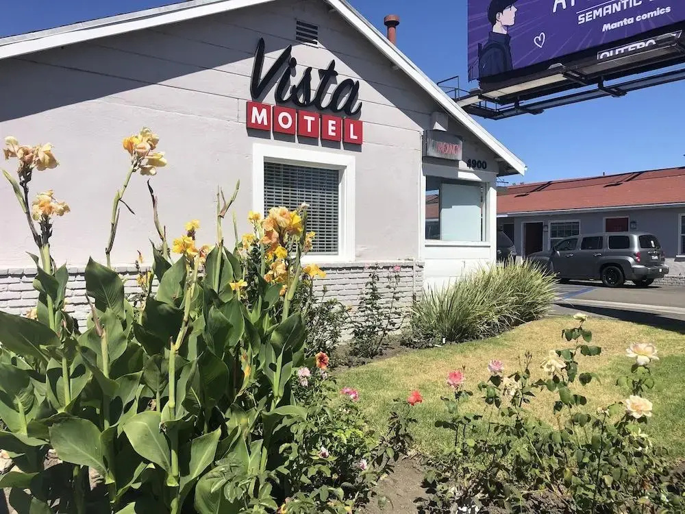 photo 1 of Vista Motel