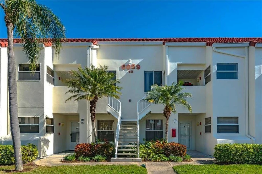 photo 1 of Vista Verde East - Two Bedroom Condo - 5-137