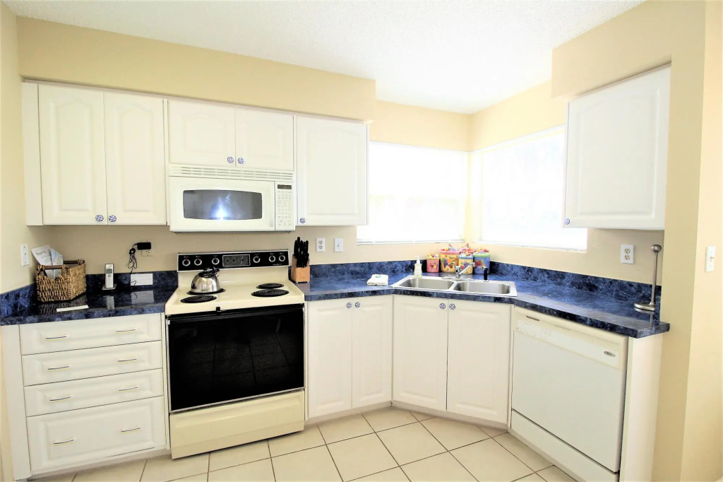photo 1 of Vista Verde West 1-104