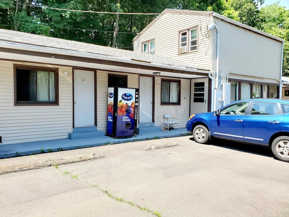 photo 1 of Wallingford Inn