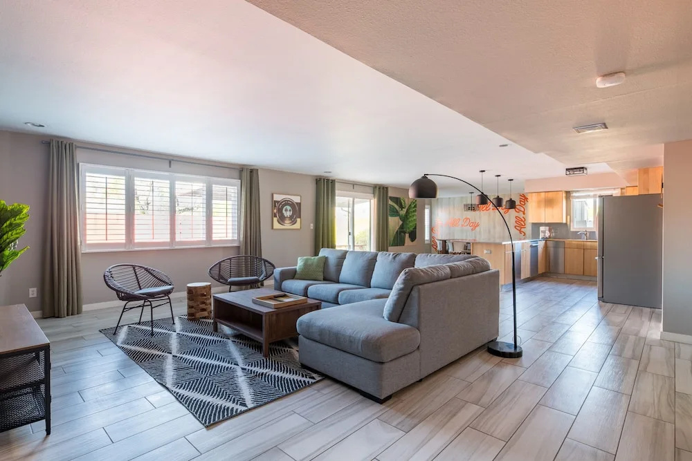 photo 1 of Wanderjaunt - Kingfisher - 3br - South Scottsdale
