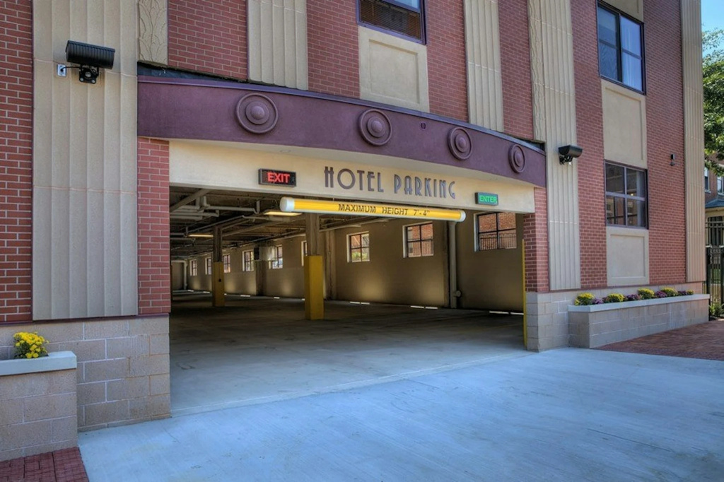 photo 1 of Hotel Warner