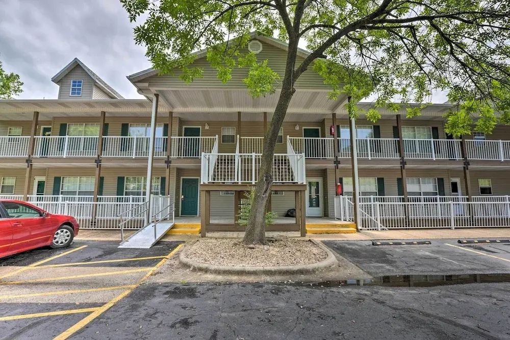 photo 1 of Sun-soaked Lake Taneycomo Condo w/ Furnished Patio