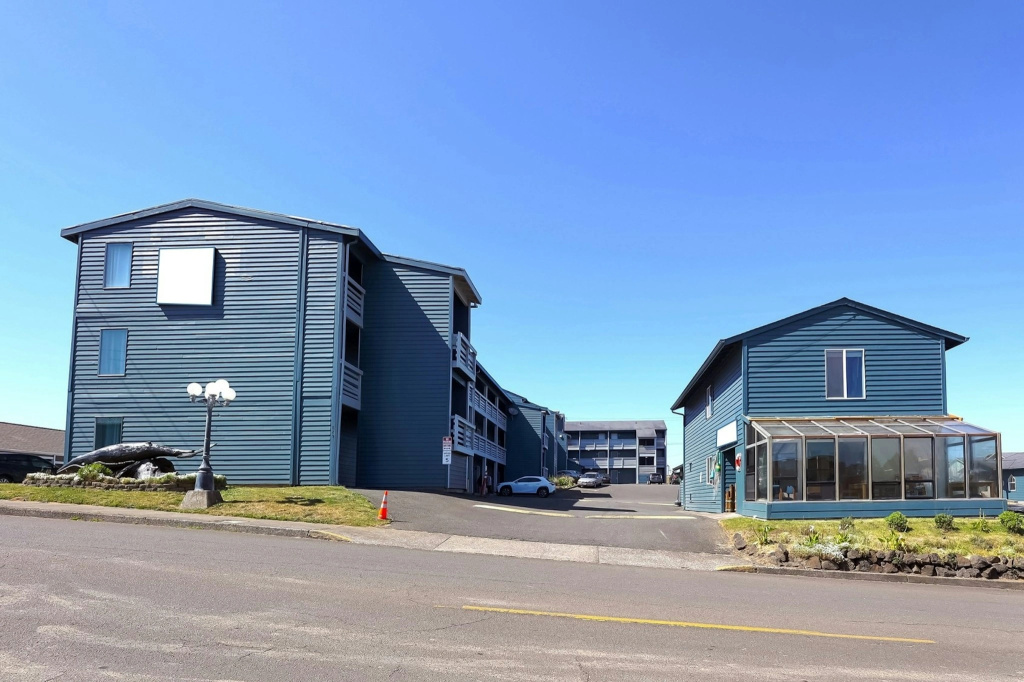photo 1 of Waves Hotel NYE Beach - Newport OR