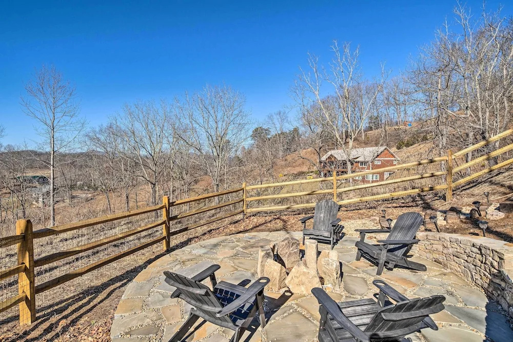 photo 1 of Waynesville House: Fire Pit + Mountain Views!