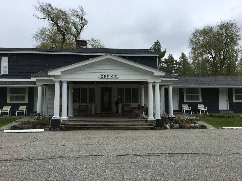 photo 1 of Weathervane Motel