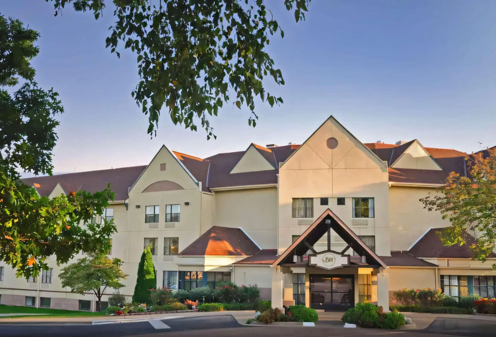 photo 1 of Branson Hillside Hotel