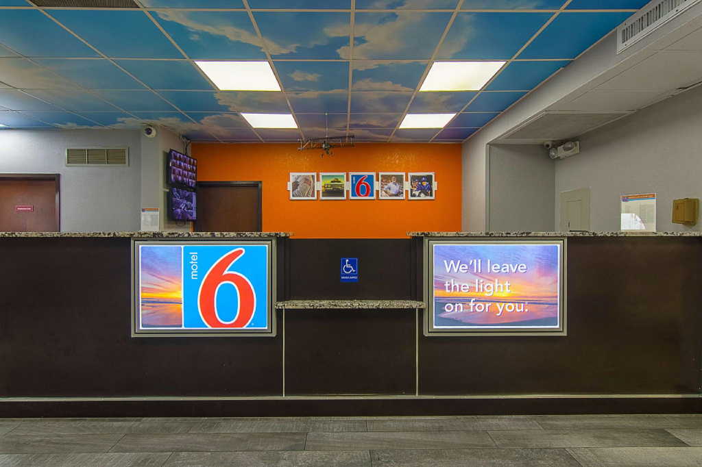 photo 1 of Motel 6 Atlanta, GA - Atlanta Airport