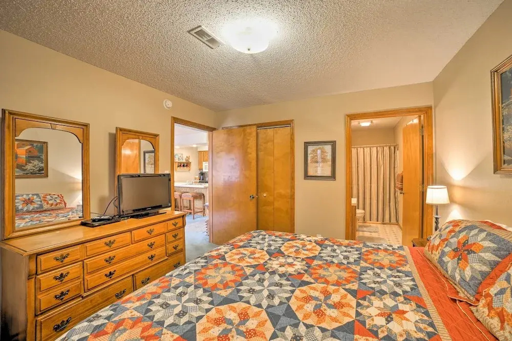 photo 1 of Condo w/ Pool Access - 2 Mi to Silver Dollar City!
