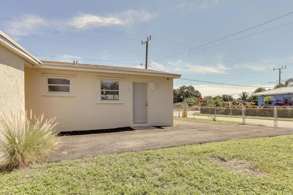 photo 1 of West Palm Beach Vacation Rental ~ 2 Mi to Beach!