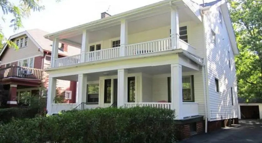photo 1 of White House 2