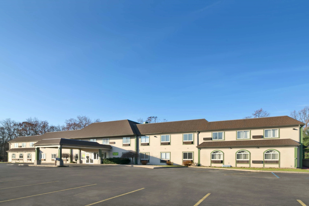 photo 1 of Econo Lodge Whitehall near Michigan's Adventure