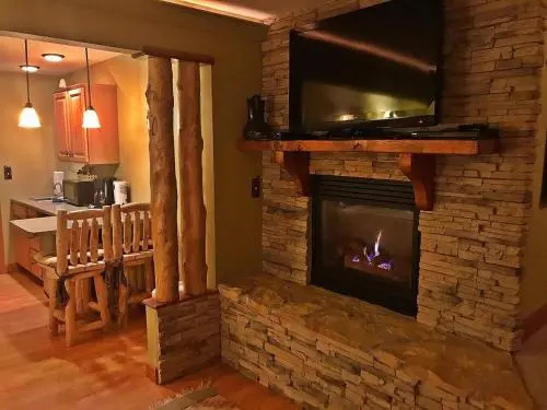 photo 1 of White Pines Inn