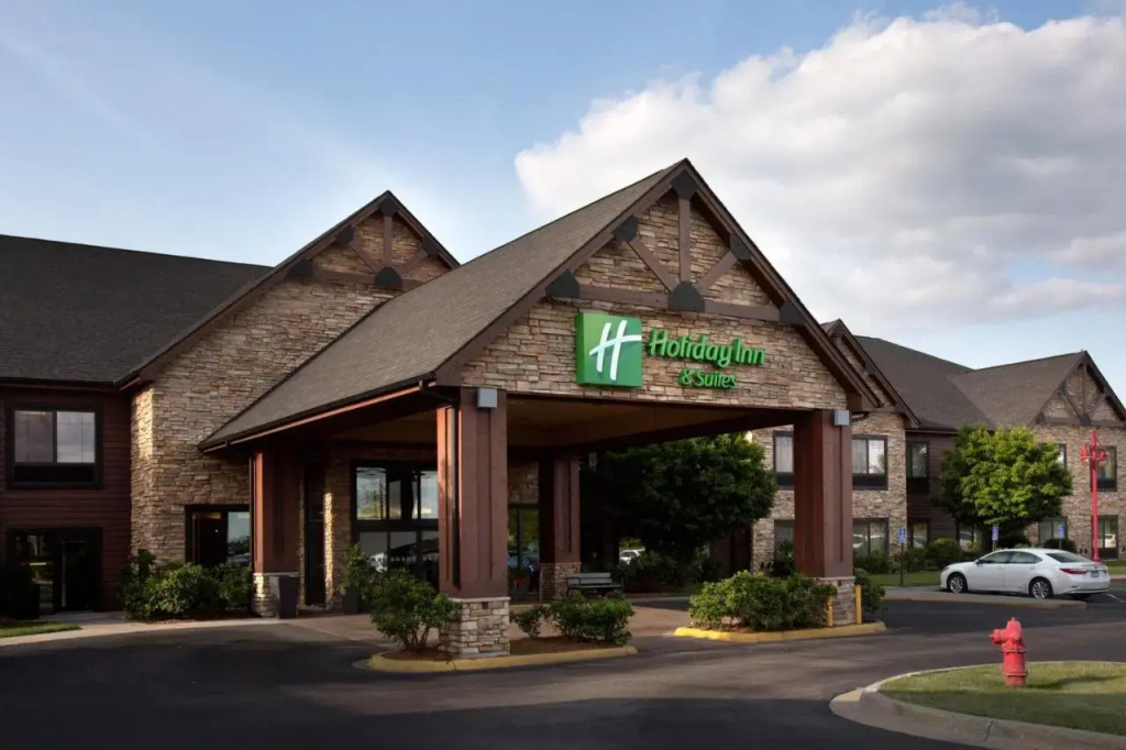 photo 1 of Holiday Inn Hotel & Suites St. Paul NE - Lake Elmo