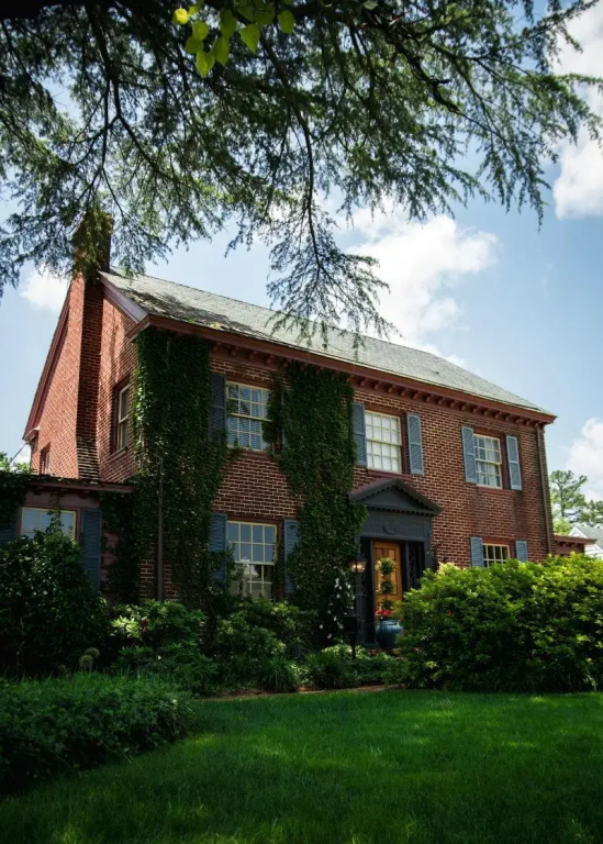photo 1 of Williamsburg Manor B&B