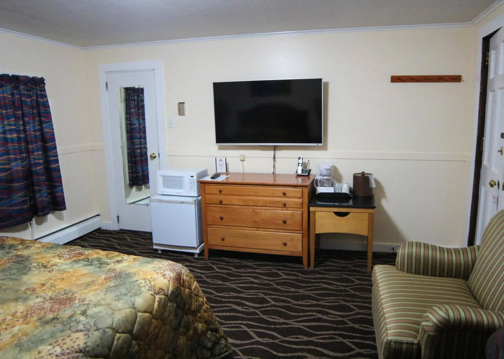 photo 1 of Willows Motel Williamstown